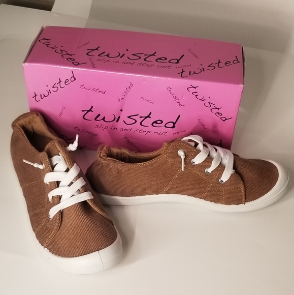 *NWT* Twisted Brand Shoes - Picture 1 of 9